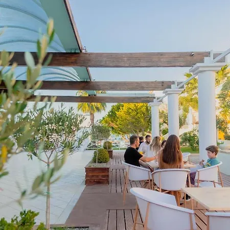 Lägenhetshotell Olive Grove Beachfront & Seaview (adults Only)