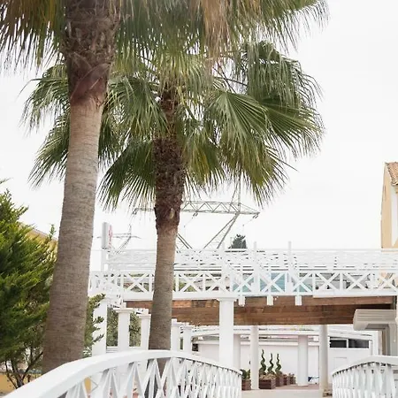 Lägenhetshotell Olive Grove Beachfront & Seaview (adults Only) 3*